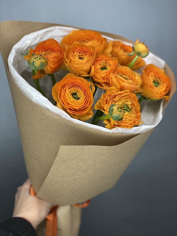 Букет из  ранункулюсов, артикул F1374151 - 11880 рублей, доставка по городу. Flawery - доставка цветов
