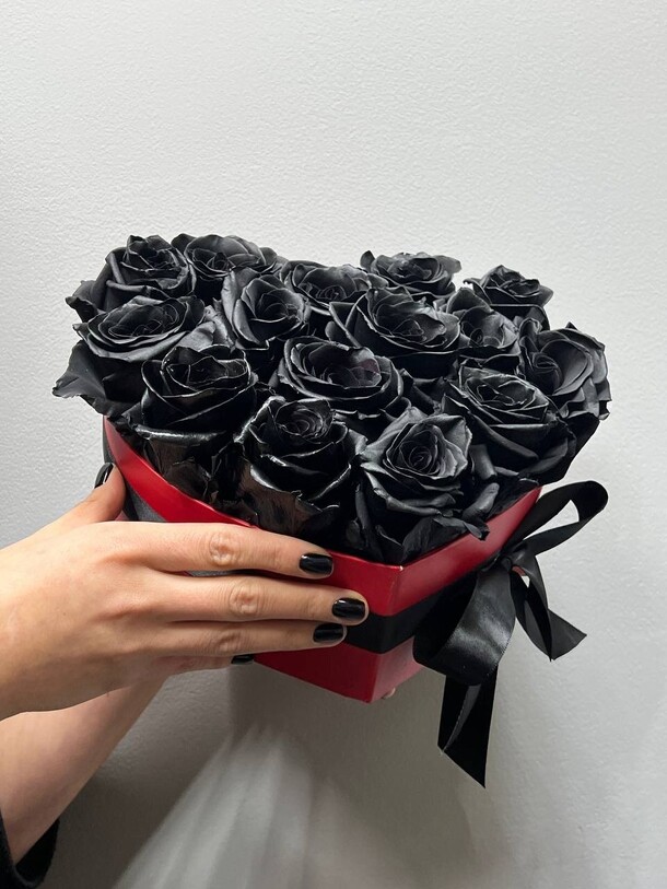 Черные розы в коробочке сердце, артикул F1375031 - 9900 рублей, доставка по городу. Flawery - доставка цветов