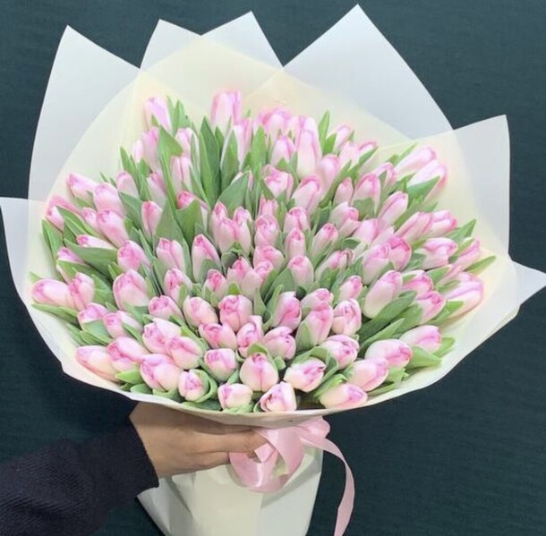 Тюльпаны розовые 101 шт, артикул F1386648 - 27000 рублей, доставка по городу. Flawery - доставка цветов