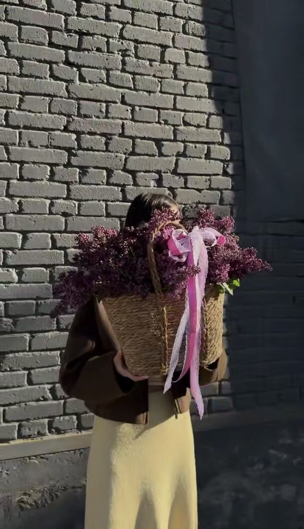 Сирень в джутовой сумке, артикул F1408733 - 36966 рублей, доставка по городу. Flawery - доставка цветов