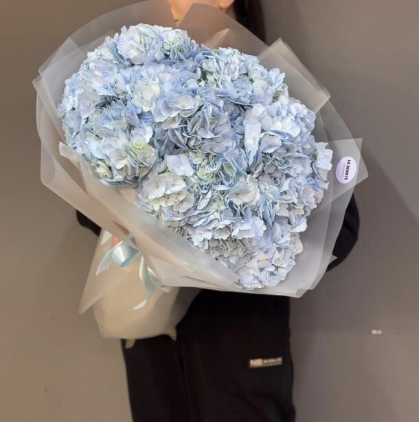 Букет голубых гортензий, артикул F1411999 - 9513 рублей, доставка по городу. Flawery - доставка цветов