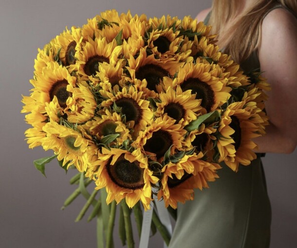 Подсолнухи 29 шт, артикул F1424510 - 17900 рублей, доставка по городу. Flawery - доставка цветов