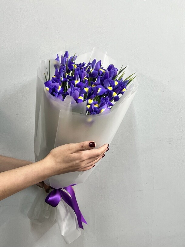 Ирисы 15 шт, артикул F1432755 - 2990 рублей, доставка по городу. Flawery - доставка цветов