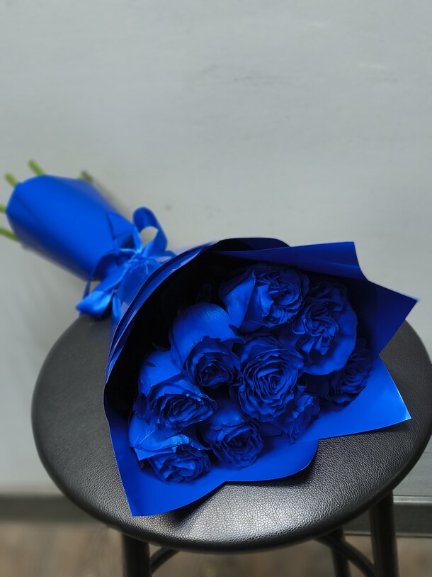 Синие розы 9 шт, артикул F1435917 - 4050 рублей, доставка по городу. Flawery - доставка цветов