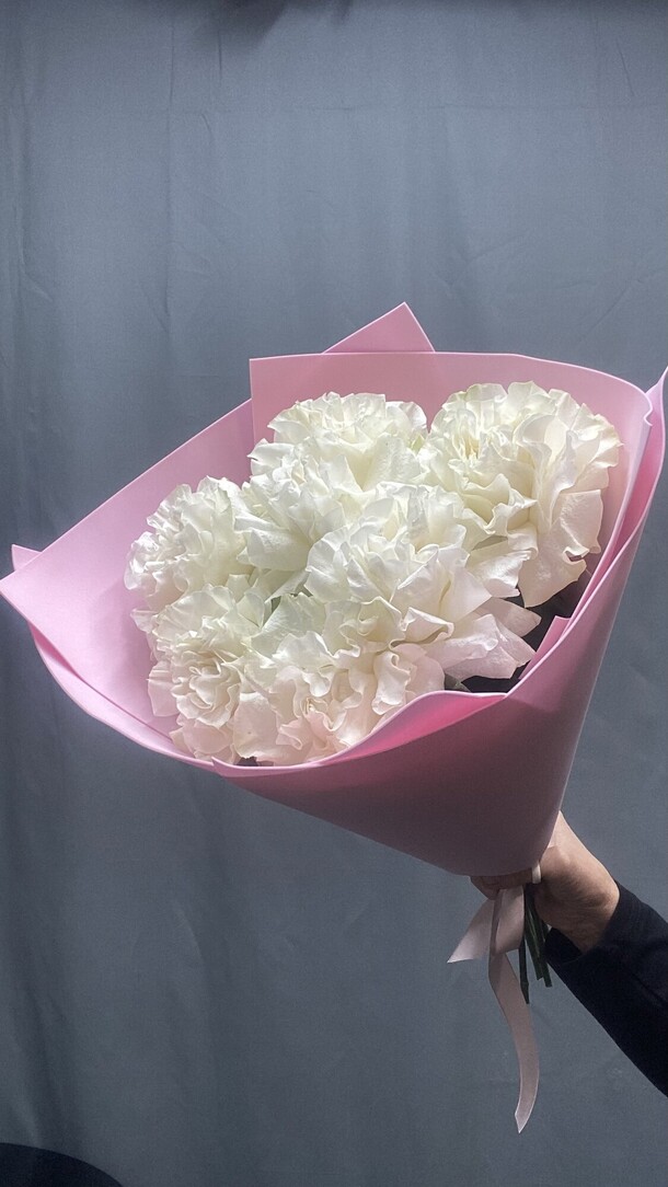 Французские розы в упаковке фоамиран, артикул F1461608 - 3900 рублей, доставка по городу. Flawery - доставка цветов