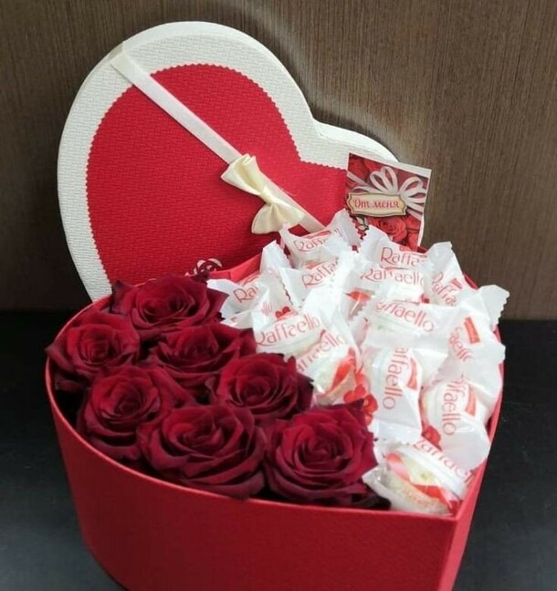 Коробка сердечко, артикул F1374066 - 5500 рублей, доставка по городу. Flawery - доставка цветов