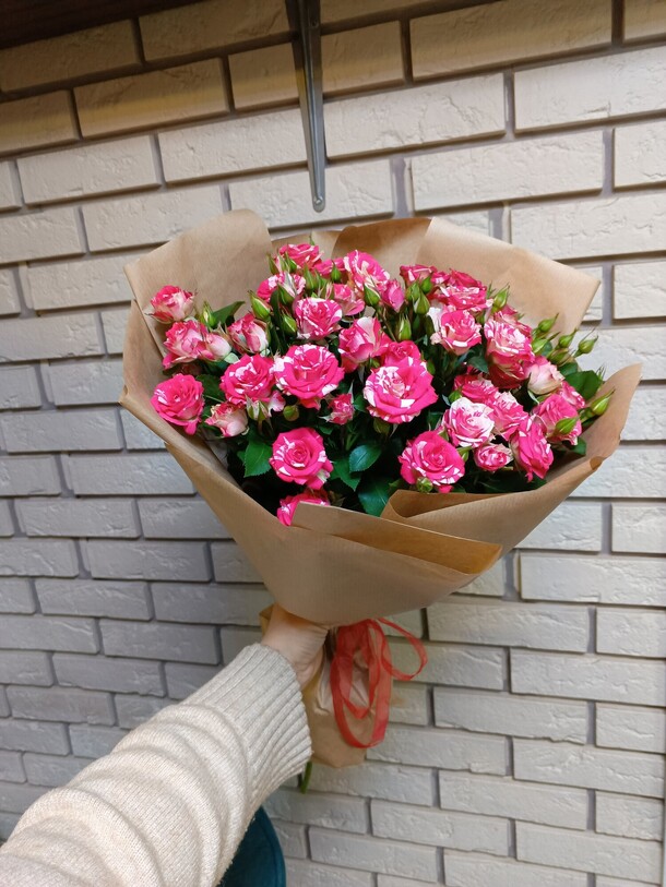 Роза кустовая, артикул F1379847 - 4700 рублей, доставка по городу. Flawery - доставка цветов