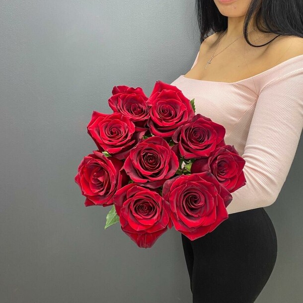 9 красных роз, артикул F1209379 - 3953 рублей, доставка по городу. Flawery - доставка цветов