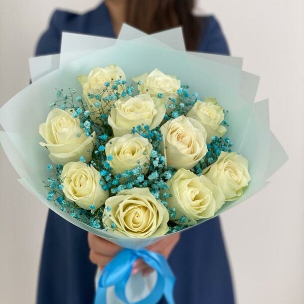 Облако из роз и гипсофилы, артикул F1213739 - 7248 рублей, доставка по городу. Flawery - доставка цветов