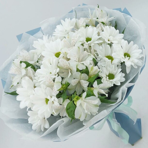 Альстромерии и ромашки (м), артикул F1214198 - 3441 рублей, доставка по городу. Flawery - доставка цветов