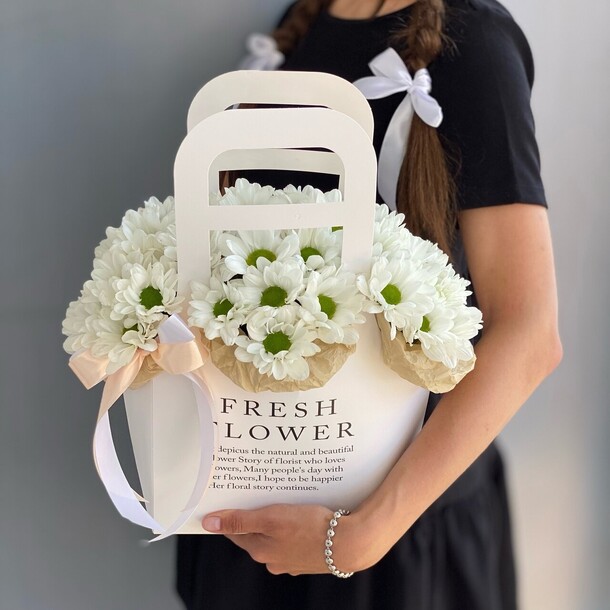 Сумочка с ромашками, артикул F1230777 - 2844 рублей, доставка по городу. Flawery - доставка цветов