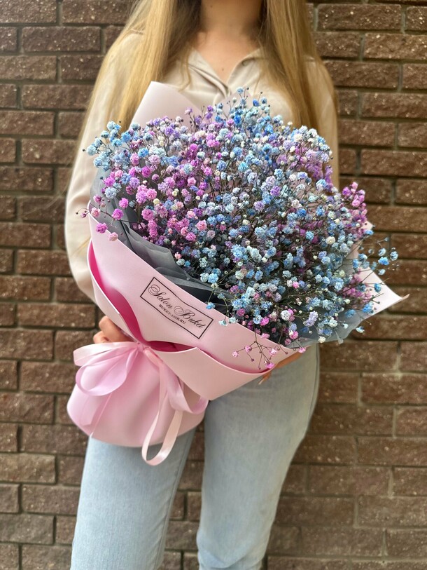 Радужная гипсофила в розовой упаковке, артикул F1307568 - 3000 рублей, доставка по городу. Flawery - доставка цветов