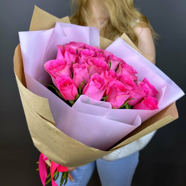 21 розовая роза в упаковке, артикул F1309322 - 3541 рублей, доставка по городу. Flawery - доставка цветов