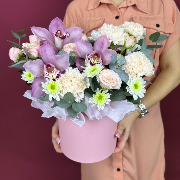 Композиция с орхидеями и розами, артикул F1310513 - 5936 рублей, доставка по городу. Flawery - доставка цветов