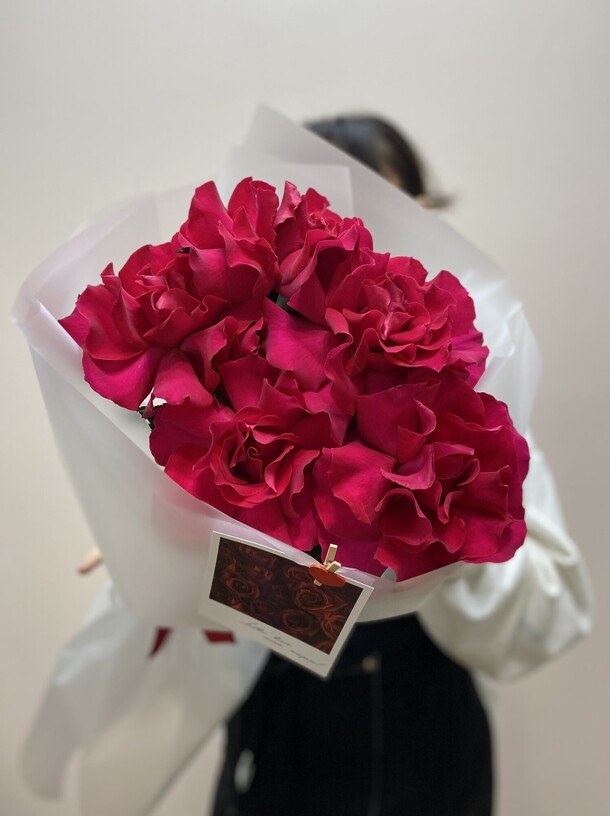 Французские розы 5 шт, артикул F1521853 - 5300 рублей, доставка по городу. Flawery - доставка цветов