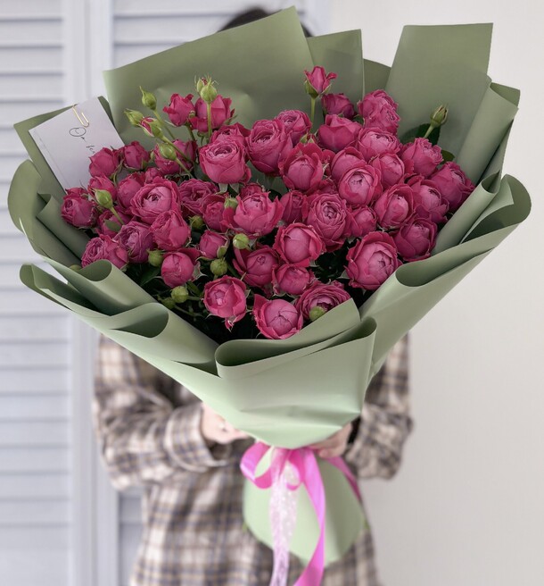 Букет кустовых роз, артикул F1335321 - 4850 рублей, доставка по городу. Flawery - доставка цветов