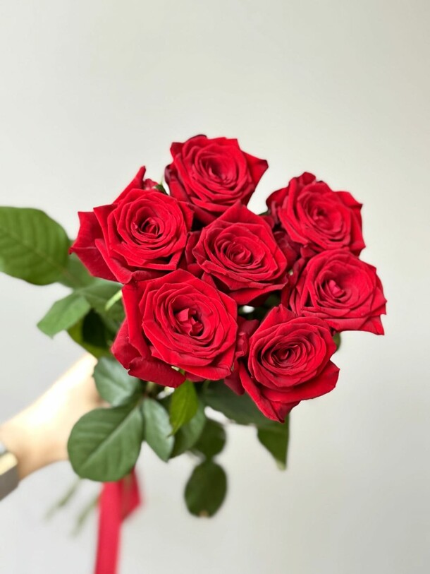 Роза ред наоми 7, артикул F1436314 - 1909 рублей, доставка по городу. Flawery - доставка цветов