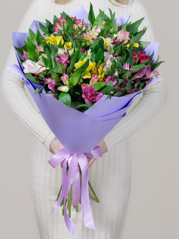 Букет из 15 альстромерий микс, артикул F1378497 - 4525 рублей, доставка по городу. Flawery - доставка цветов