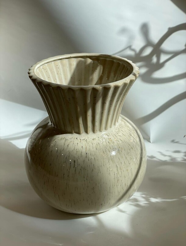 Ваза керамическая жемчужная, артикул F1436822 - 5500 рублей, доставка по городу. Flawery - доставка цветов