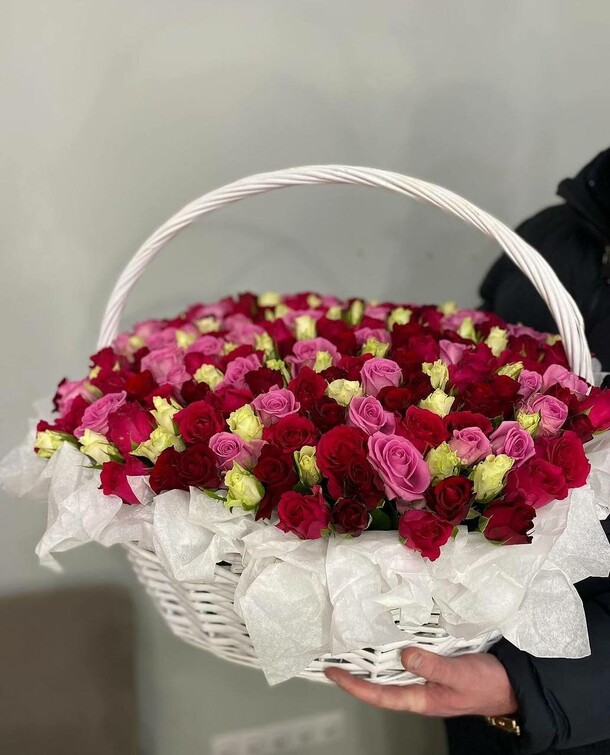201 роза в корзине, артикул F1247662 - 27286 рублей, доставка по городу. Flawery - доставка цветов
