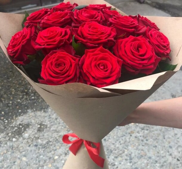 25 красных роз, артикул F1185196 - 5800 рублей, доставка по городу. Flawery - доставка цветов