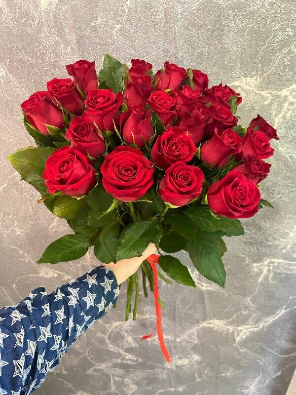 25 роз, артикул F1318098 - 5247 рублей, доставка по городу. Flawery - доставка цветов