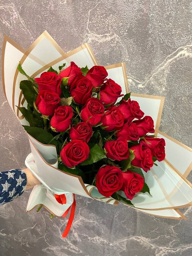 19 роз, артикул F1319581 - 5000 рублей, доставка по городу. Flawery - доставка цветов