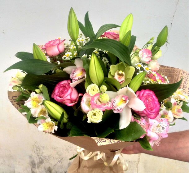 Букет " комплимент королеве", артикул F89530 - 8950 рублей, доставка по городу. Flawery - доставка цветов