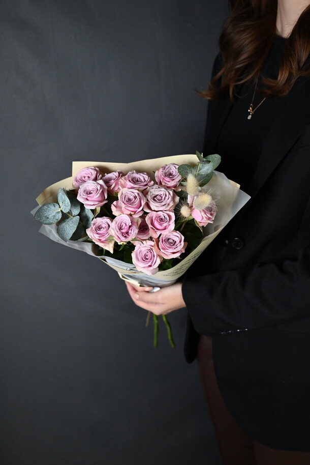 Букет из кустовой розы, артикул F1259560 - 3048 рублей, доставка по городу. Flawery - доставка цветов