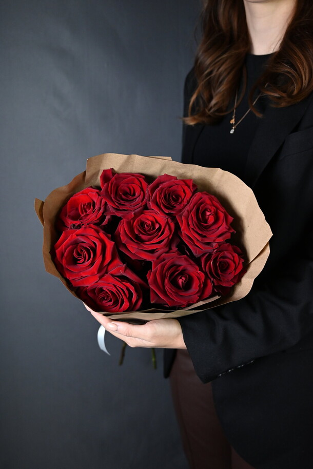 Монобукет из красных роз, артикул F1301557 - 5052 рублей, доставка по городу. Flawery - доставка цветов