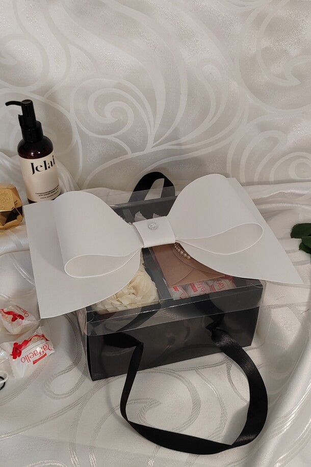 Цветы, raffaello, брошь "сердце", артикул F1454157 - 5700 рублей, доставка по городу. Flawery - доставка цветов