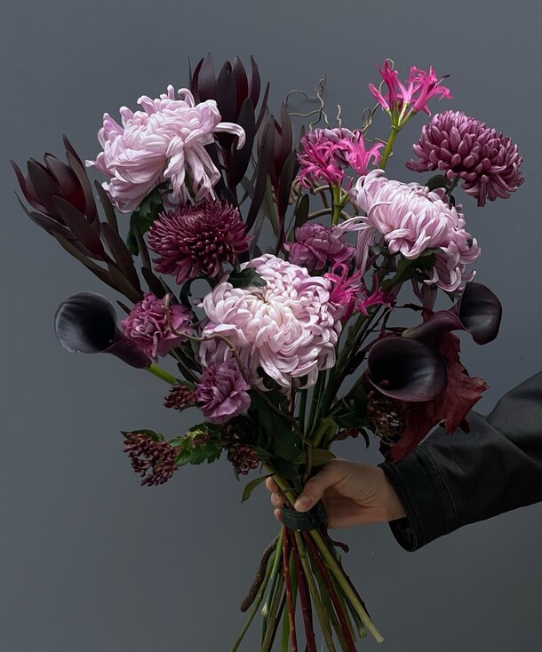 Букет скиммия и каллы, артикул F1398541 - 22226 рублей, доставка по городу. Flawery - доставка цветов