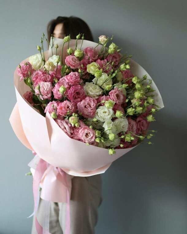 Букет лизиантус 25, артикул F1405989 - 19545 рублей, доставка по городу. Flawery - доставка цветов