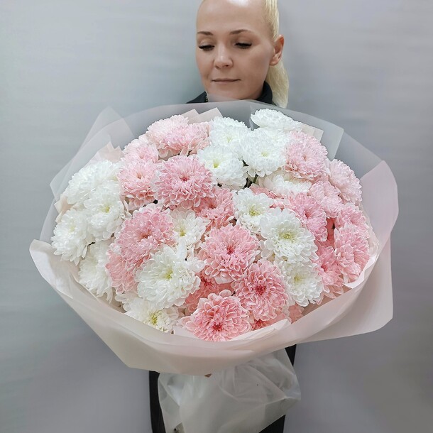 Букет из 11 кустовых хризантем, артикул F1414679 - 6500 рублей, доставка по городу. Flawery - доставка цветов