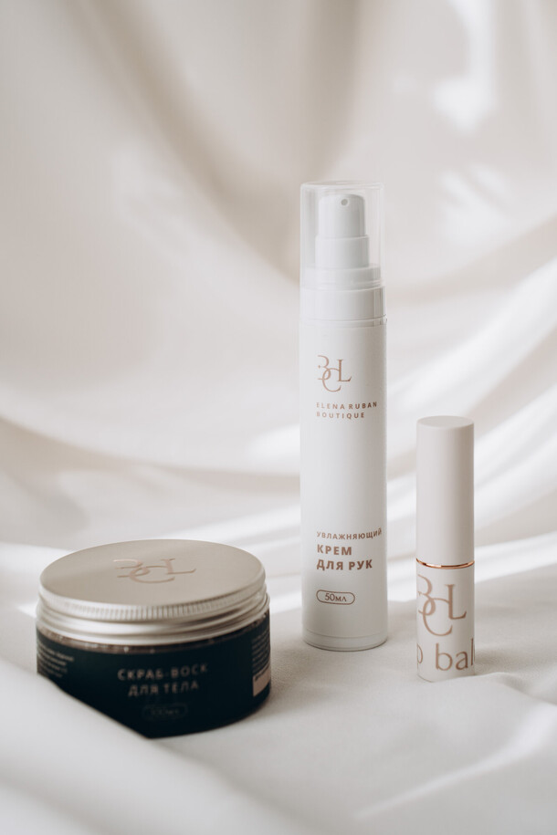 Подарочный набор "нежные прикосновения", артикул F1394108 - 2340 рублей, доставка по городу. Flawery - доставка цветов