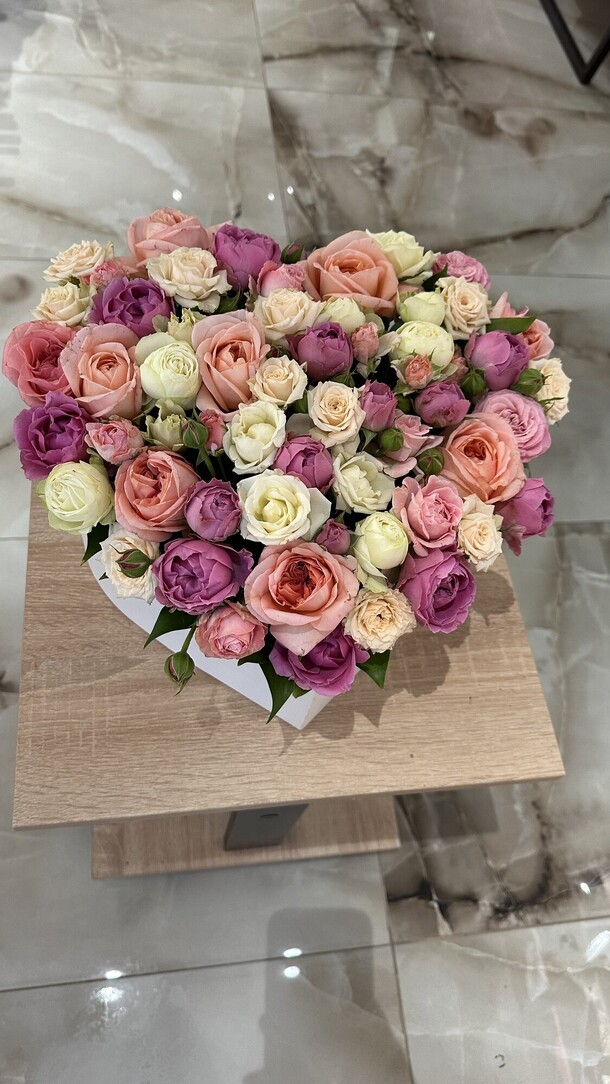 Цветочное сердце, артикул F1396564 - 9669 рублей, доставка по городу. Flawery - доставка цветов