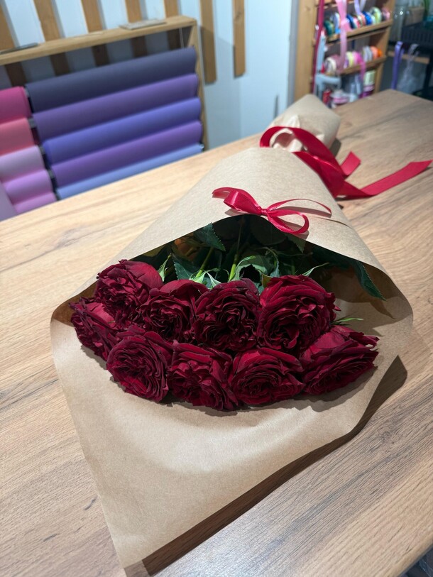 9 красных роз, артикул F1396892 - 4990 рублей, доставка по городу. Flawery - доставка цветов