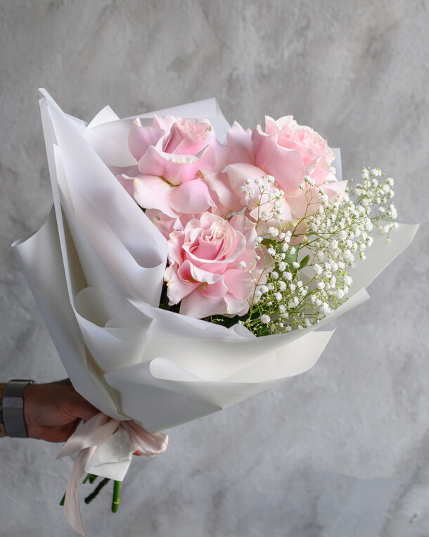 Букет нежная мечта (роза, гипсофила), артикул F1453279 - 2300 рублей, доставка по городу. Flawery - доставка цветов