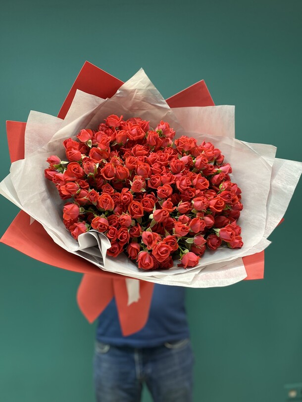 Букет из кустовой розы, артикул F1322786 - 9295 рублей, доставка по городу. Flawery - доставка цветов