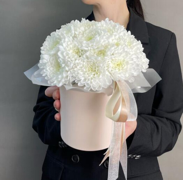 Цветы  в коробке, артикул F1328828 - 3289 рублей, доставка по городу. Flawery - доставка цветов