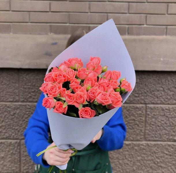 Кустовая роза, артикул F1330174 - 3245 рублей, доставка по городу. Flawery - доставка цветов