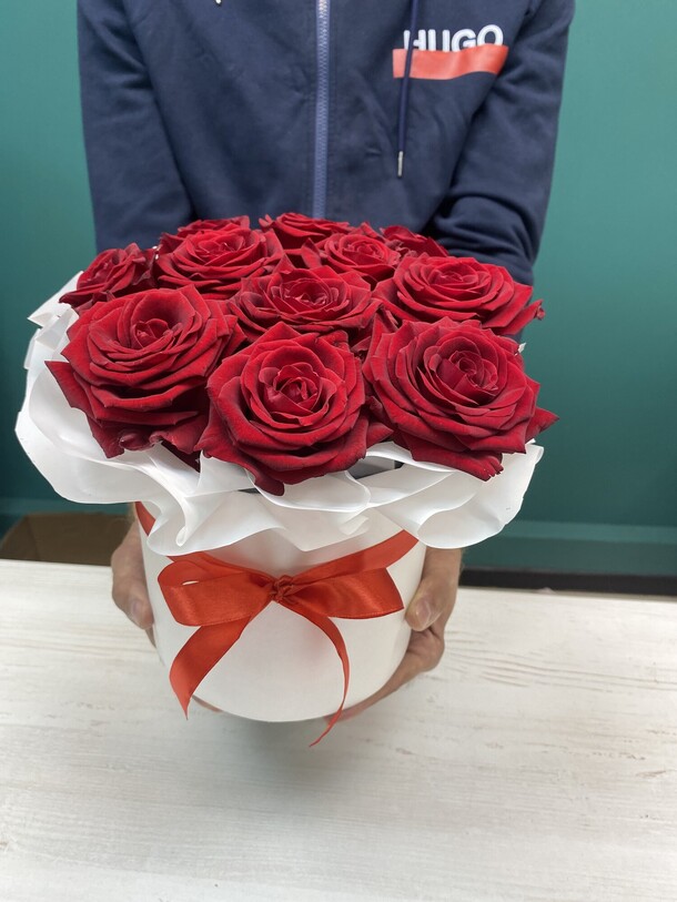 Розы в коробке, артикул F1332677 - 3850 рублей, доставка по городу. Flawery - доставка цветов