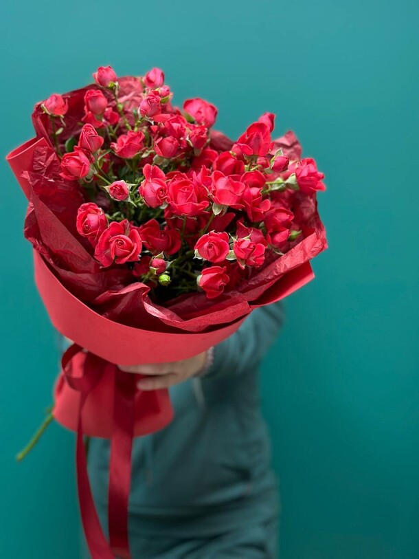 Букет из кустовой розы, артикул F1338538 - 3289 рублей, доставка по городу. Flawery - доставка цветов