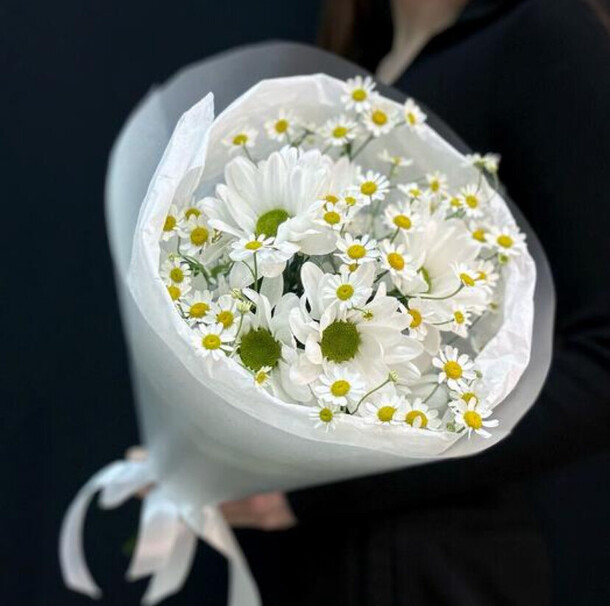 Букет из ромашек, артикул F1345515 - 2145 рублей, доставка по городу. Flawery - доставка цветов