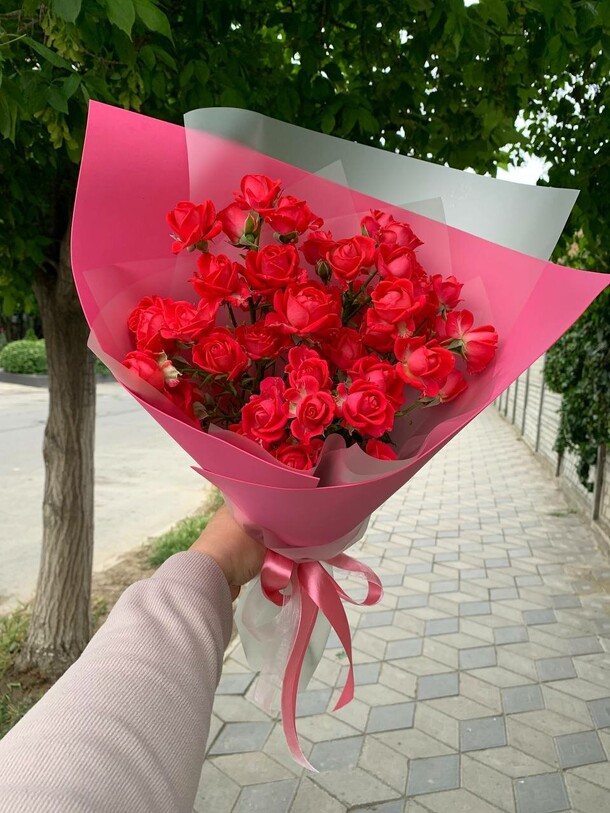 Букет из кустовой розы, артикул F1348179 - 2310 рублей, доставка по городу. Flawery - доставка цветов