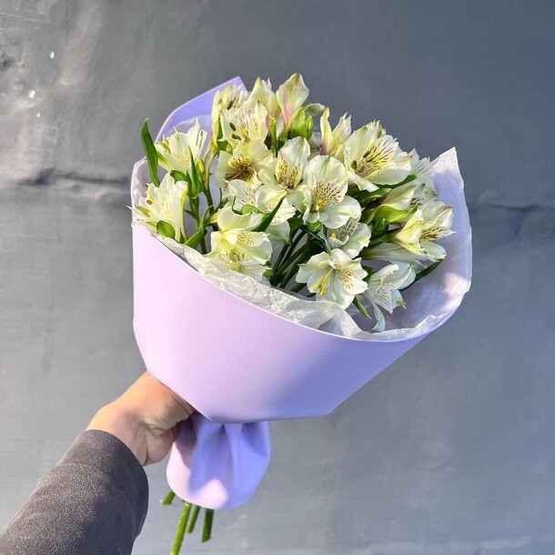 Букет из альстромерии, артикул F1352052 - 3135 рублей, доставка по городу. Flawery - доставка цветов