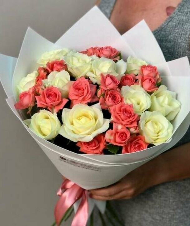 Букет из кустовой розы, артикул F1365216 - 3245 рублей, доставка по городу. Flawery - доставка цветов