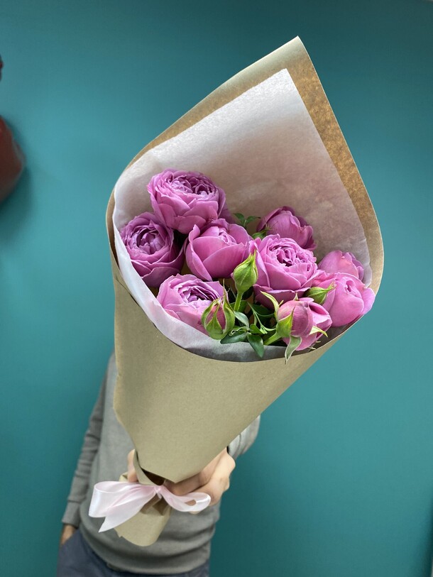 Пионовидная кустовая роза «комплимент», артикул F1369118 - 2145 рублей, доставка по городу. Flawery - доставка цветов