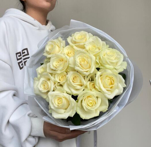 Белая роза букет, артикул F1394337 - 4180 рублей, доставка по городу. Flawery - доставка цветов