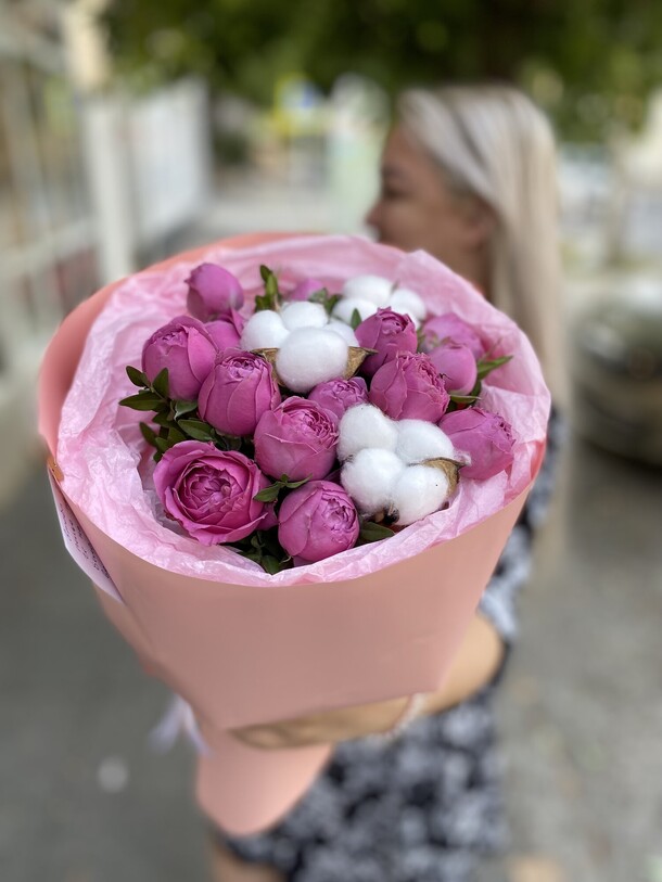 Пионовидная роза с хлопком, артикул F1461635 - 3630 рублей, доставка по городу. Flawery - доставка цветов